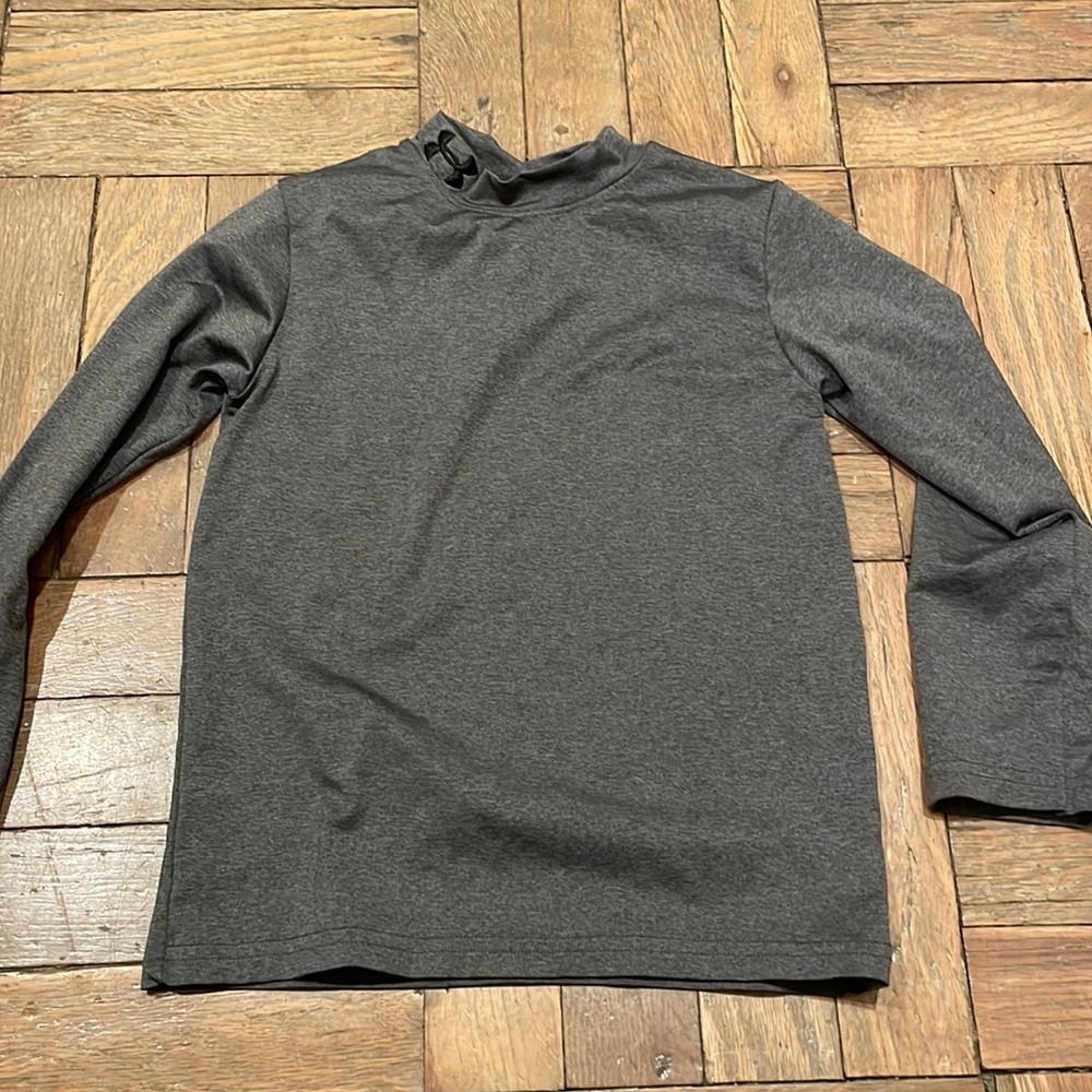 Youth Under Armour all season gear or base layer